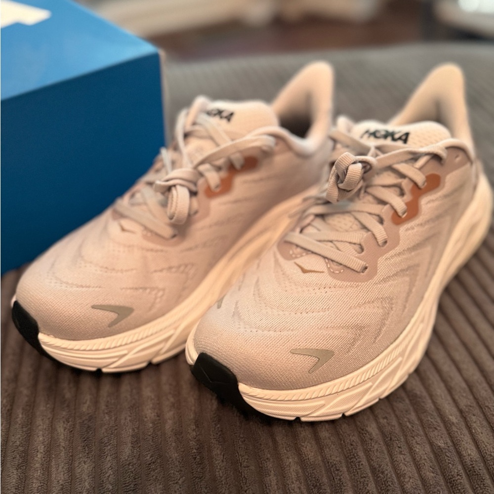 Hoka Women's Arahi Running Shoes